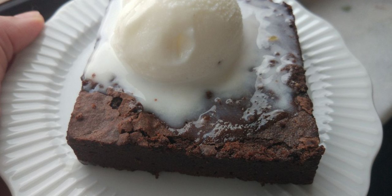 Hem Lezzetli Hem De Kolay Dondurmali Brownie Tarifi